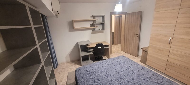 Bd. Unirii intersectie Nerva Traian, apartament 4 camere.