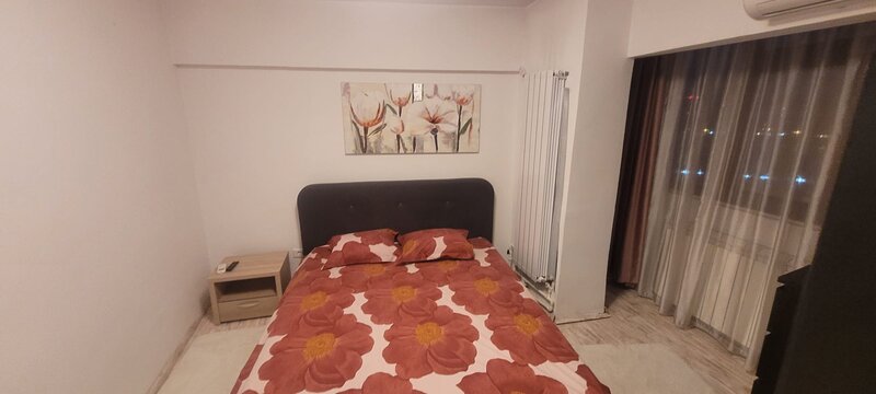 Bd. Unirii intersectie Nerva Traian, apartament 4 camere.